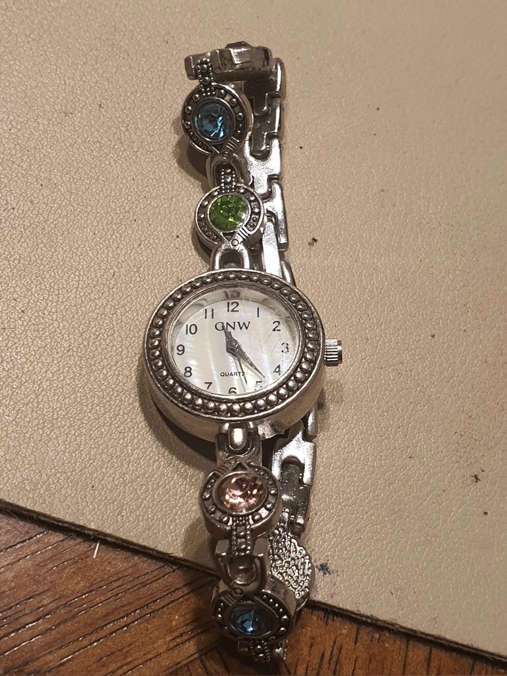 🦋10/$20🦋 GNW Silver Accented/MOP Rhinestone Women's Watch